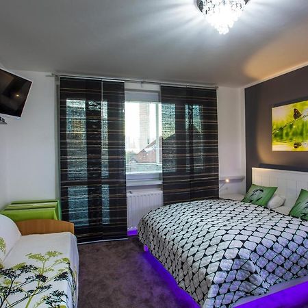 Studio Apartment Petrzalka Air-Conditioned 24H Check-In Bratislava Exterior foto
