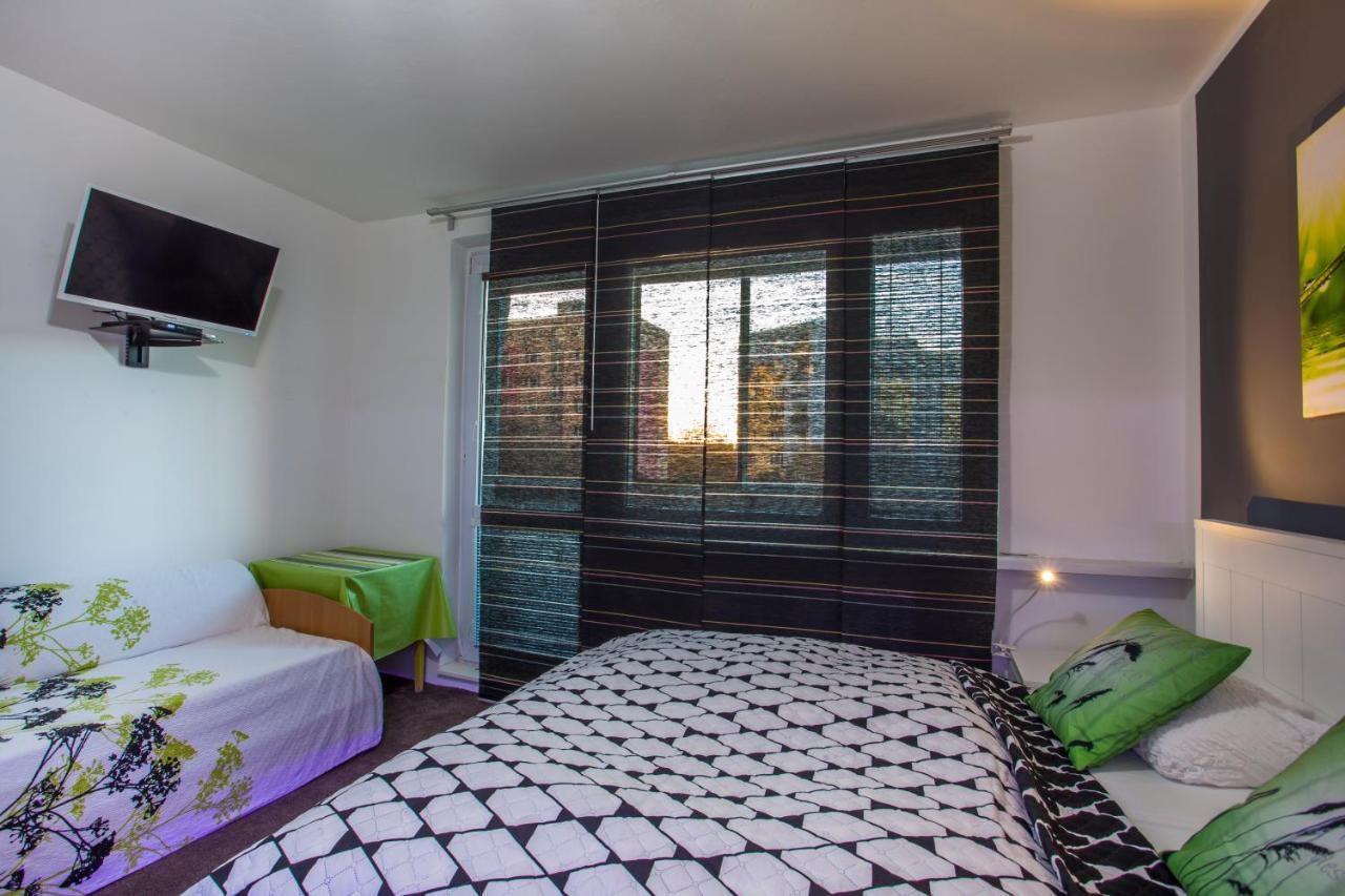 Studio Apartment Petrzalka Air-Conditioned 24H Check-In Bratislava Exterior foto