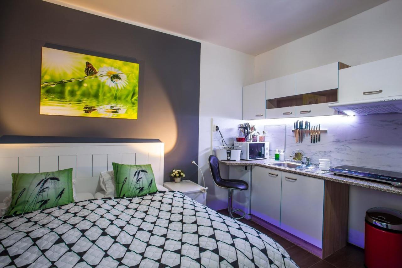 Studio Apartment Petrzalka Air-Conditioned 24H Check-In Bratislava Exterior foto
